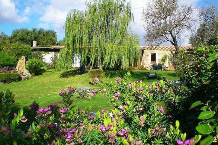 Agriturismo per 2 persone, con panorama e giardino nonché terrazza, con animali domestici in Provincia di Sassari