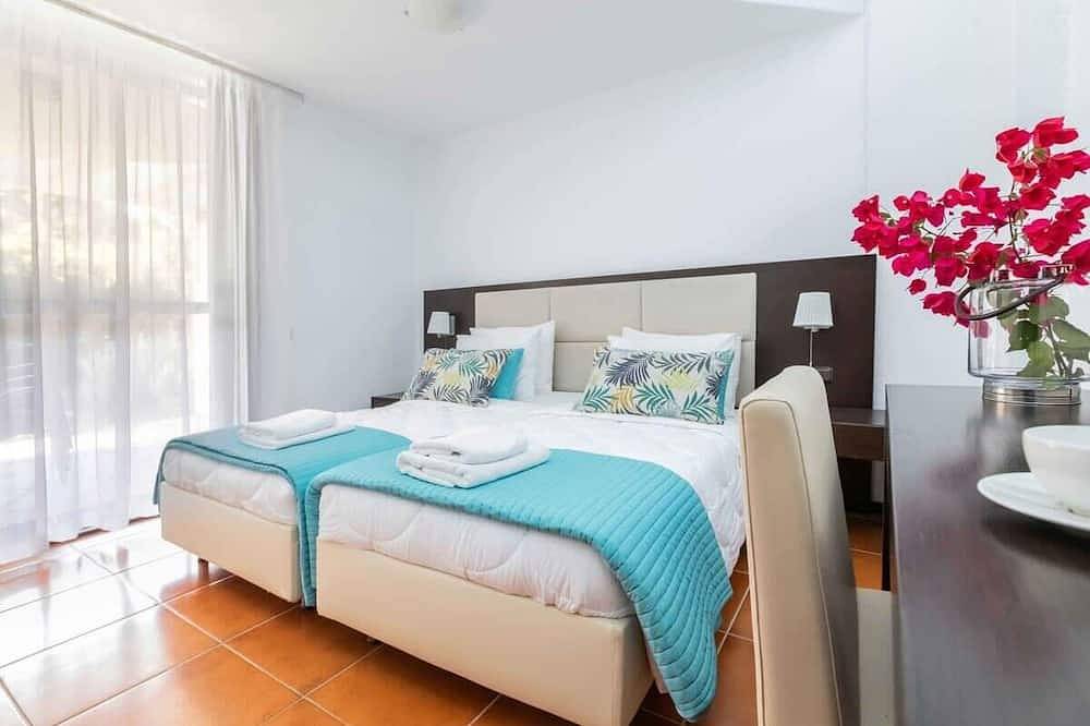 Sparkling Sani Getaway - Nefeli's Summer Paradise in Sane, Cassandra