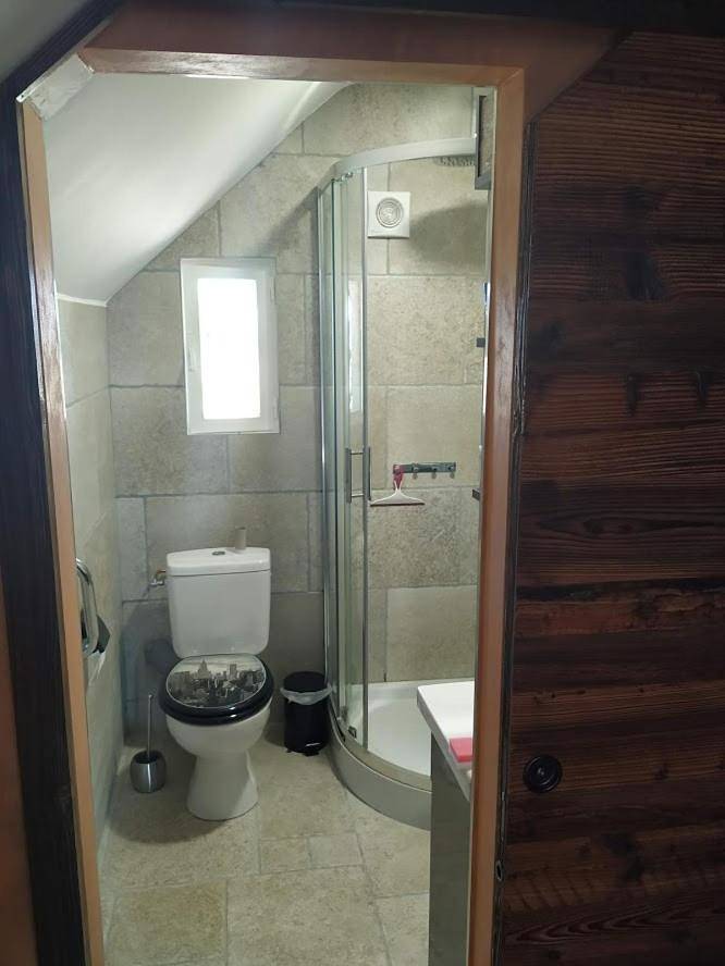 Location de vacances pour 6 personnes, avec piscine ainsi que vue et jardin à Ozolles - 2