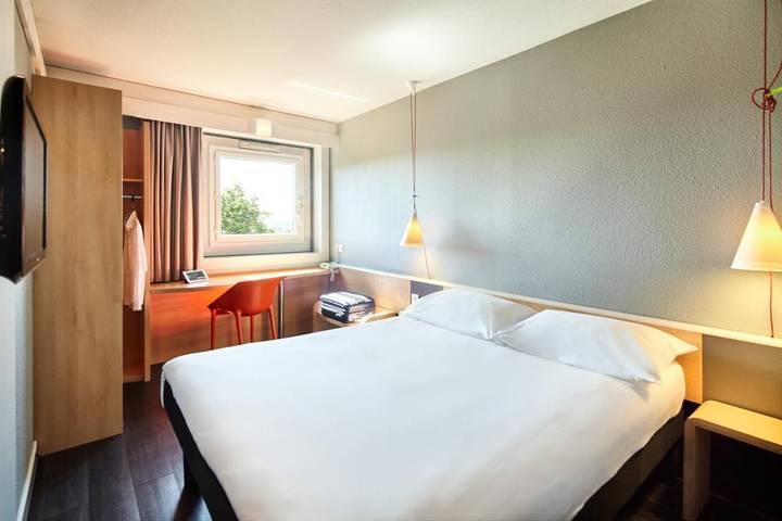 Hôtel pour 2 personnes, avec terrasse, animaux acceptés à Le Chesnay - 2