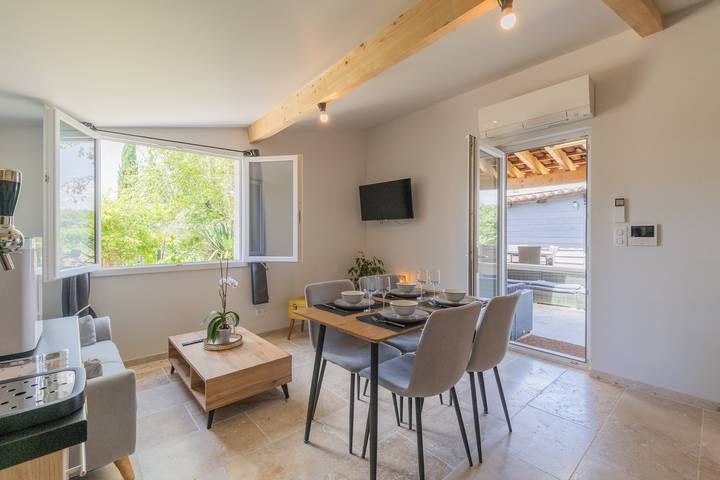 Casa vacanze "Villa Chardonnay" con terrazza privata, Wi-Fi e aria condizionata in Pradons, Ardèche
