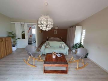 Gîte pour 2 personnes, avec terrasse ainsi que vue et jardin, animaux acceptés à Manapy les Bains