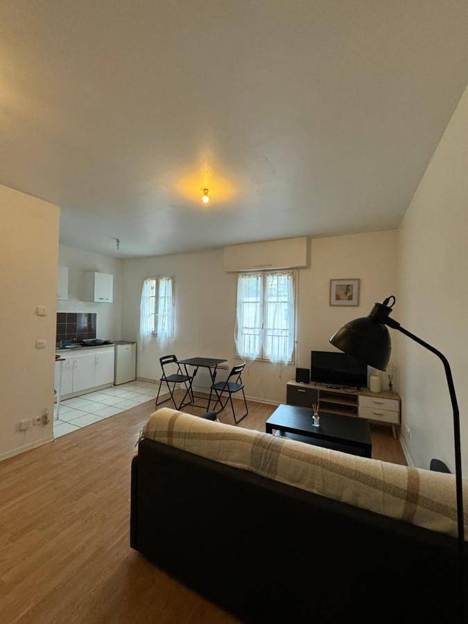 Appartement entier, Studio idéal Gare & Centre-Ville in Conflans-Sainte-Honorine, Yvelines