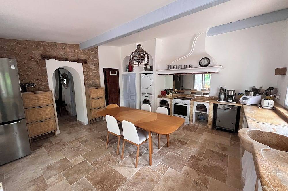 Charming provençal farmhouse with swimming pool, in the countryside by the river in Le Thoronet, Draguignan region