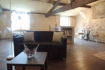 Gîte pour 2 personnes, avec terrasse à Gensac