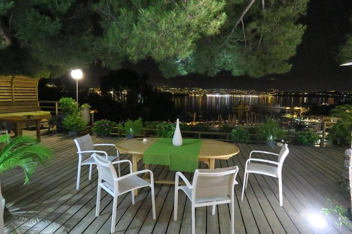 Location de vacances pour 2 personnes, avec terrasse et jardin à Saint-Mandrier-sur-Mer - 3