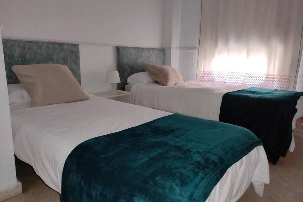 Apartamento entero, Excelente ubicacion , junto Plaza la Merced 4 dormitorios in Huelva, Costa de la Luz