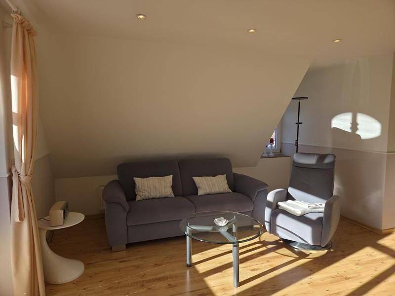 Ganze Wohnung, Haus Küstenwind – Urlaub zu zweit im Obergeschoss und 2 Balkonen in Wyk auf Föhr (Stadt), Wyk auf Föhr