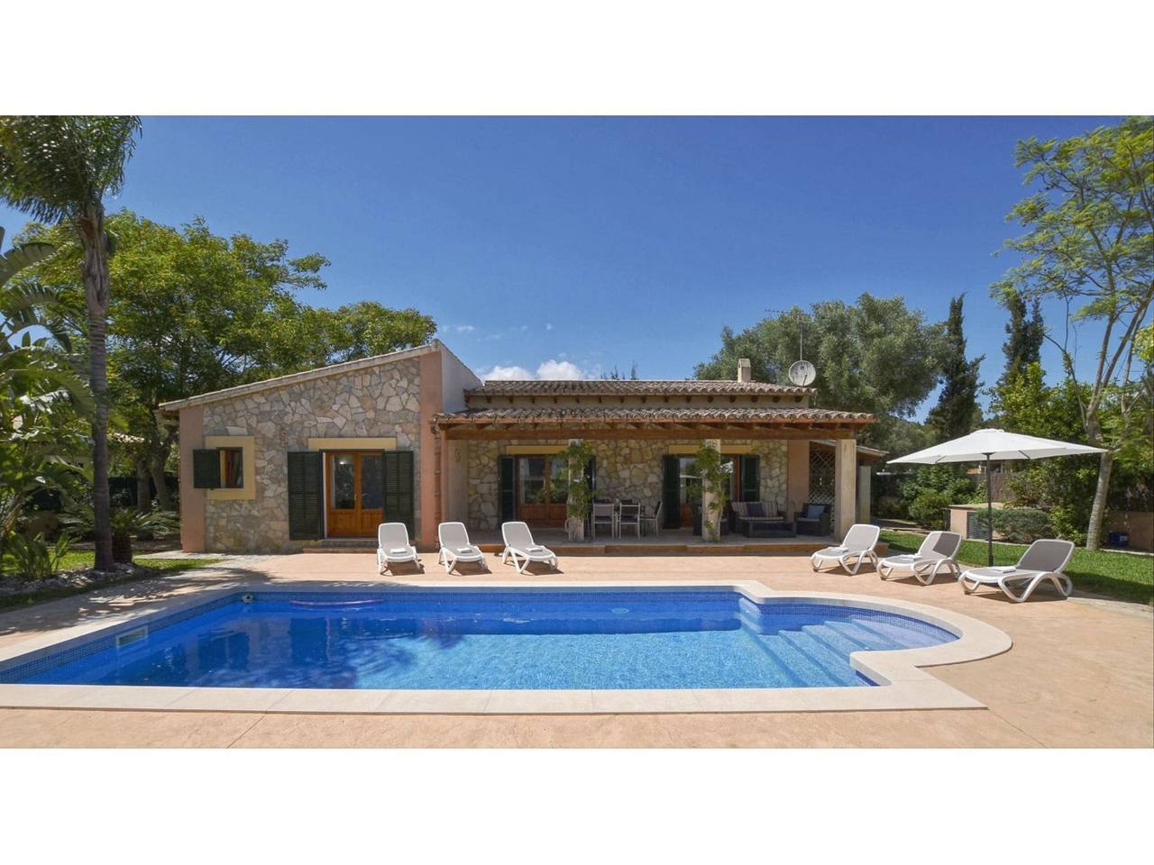 Moderne Villa in Pinienwäldern in Crestatx, Sa Pobla