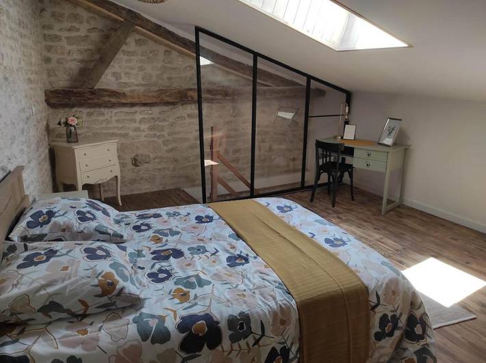 Location de vacances pour 3 personnes, avec Terrasse ainsi que Jardin et Vue dans Asnières-sur-Nouère