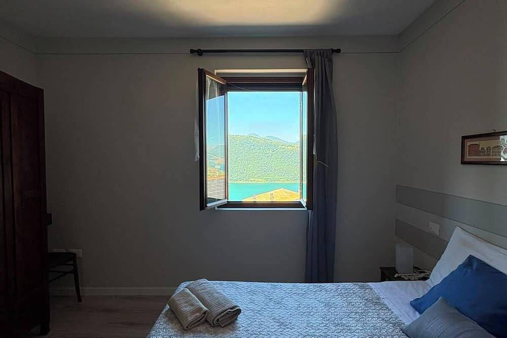 La Casa della Nonna - Zwei Schlafzimmer Haus, Schläft 6 in Sale Marasino, Catena Bresciana Occidentale