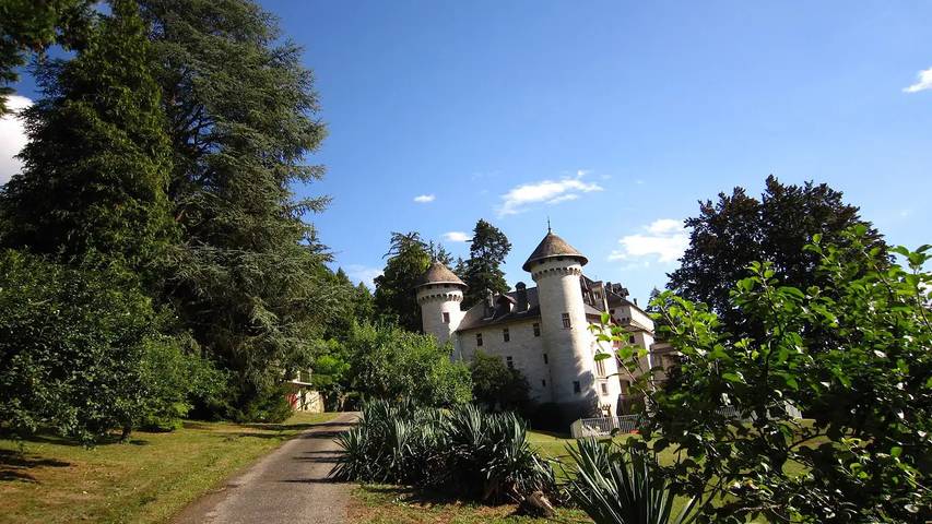 Château pour 7 personnes, avec piscine et jardin dans Auvergne-Rhône-Alpes - 2