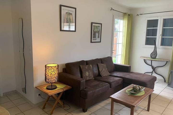 High-end detached house, in a small village on the island of Oleron (Dolus d'Oleron au hamlet les Bardieres at 4 grande rue) in a charming property. in Dolus-d'Oléron, Côte de Beauté