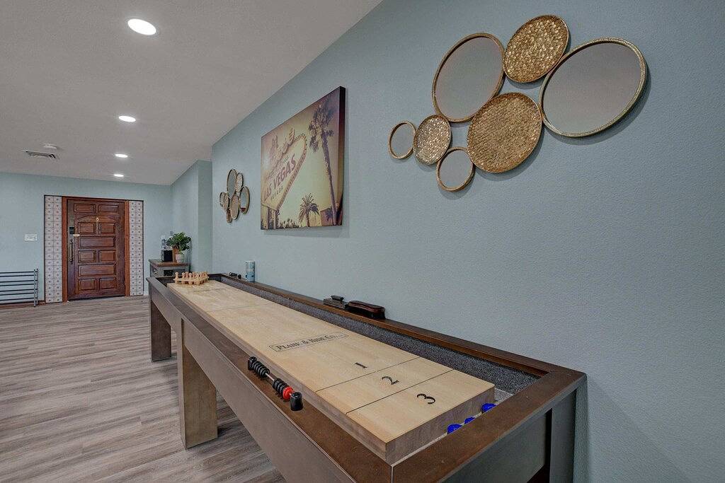 Big Compound | Pool + Hot Tub| Game Room|Sleeps 16 in North Las Vegas, Nevada