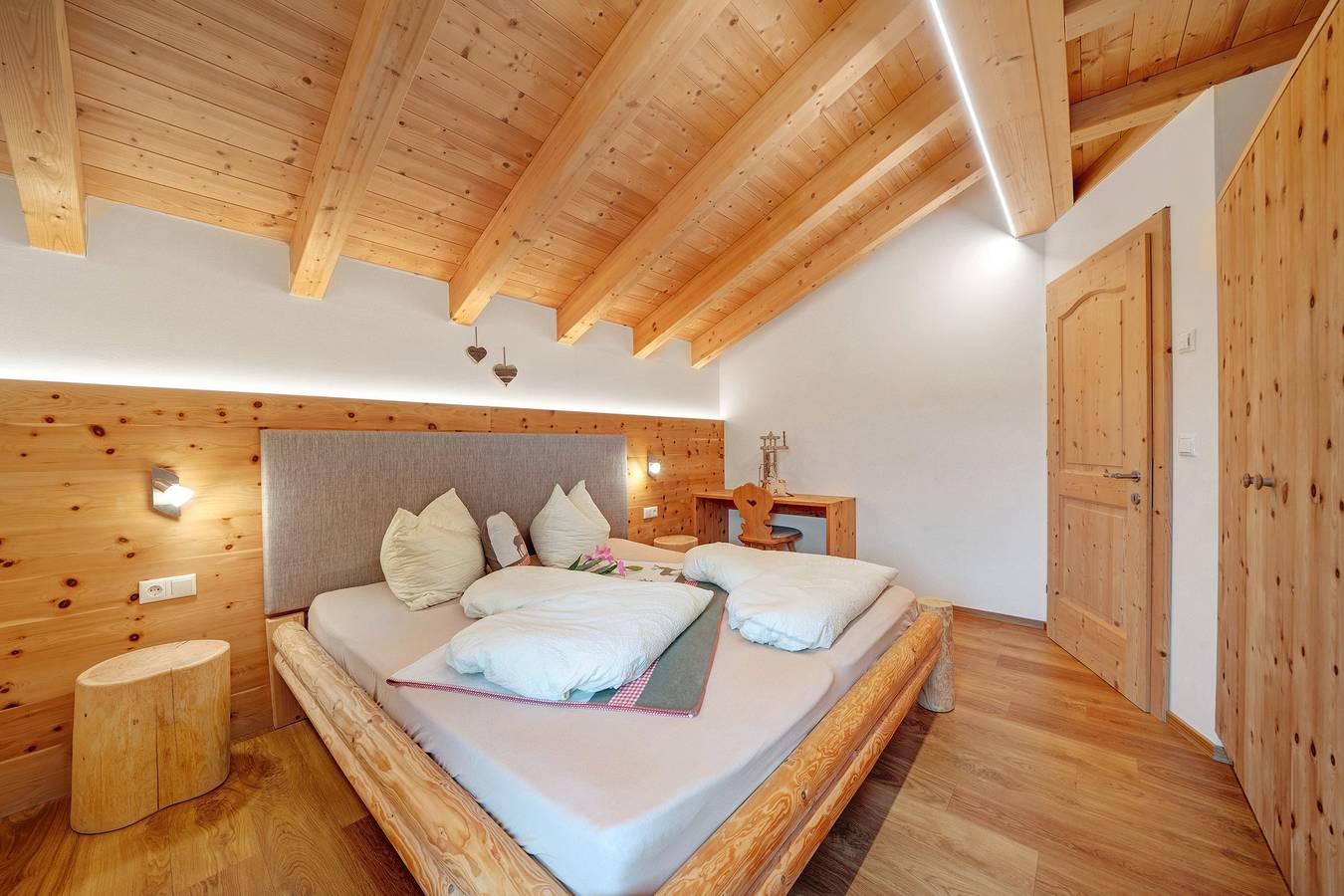 Appartamento intero, Appartamento 'Niederhaushof' con vista sulle montagne, balcone e Wi-Fi in Ultimo, Gruppo Ortles-Cevedale