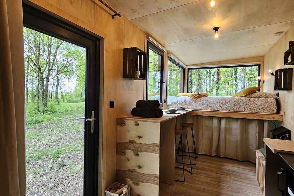 Tiny House La Clairière Au Cœur de la Forêt ! in Sonchamp, Parque natural regional del Alto Valle de Chevreuse