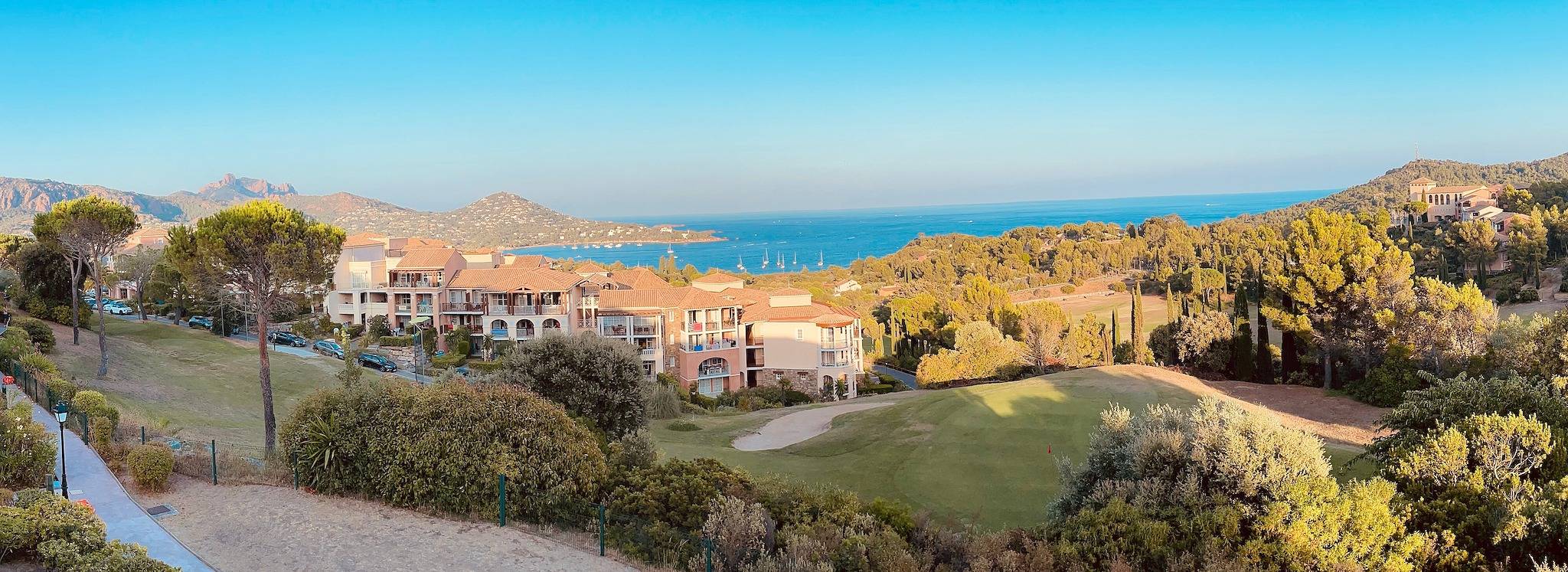 Appartement entier, Appartement 'Bel Vue Mer Pour 6p avec vue mer, Wi-Fi et climatisation in Cap Estérel, Saint-Raphaël