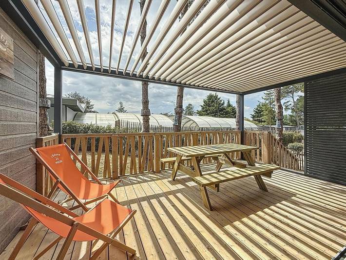 Camping pour 4 personnes, avec terrasse à Jullouville