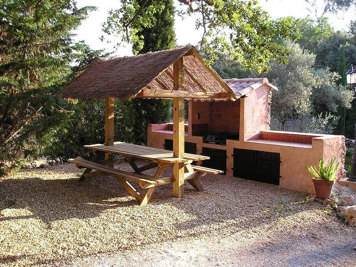 Gîte pour 6 personnes, avec terrasse ainsi que piscine et jardin à Solliès-Toucas - 4