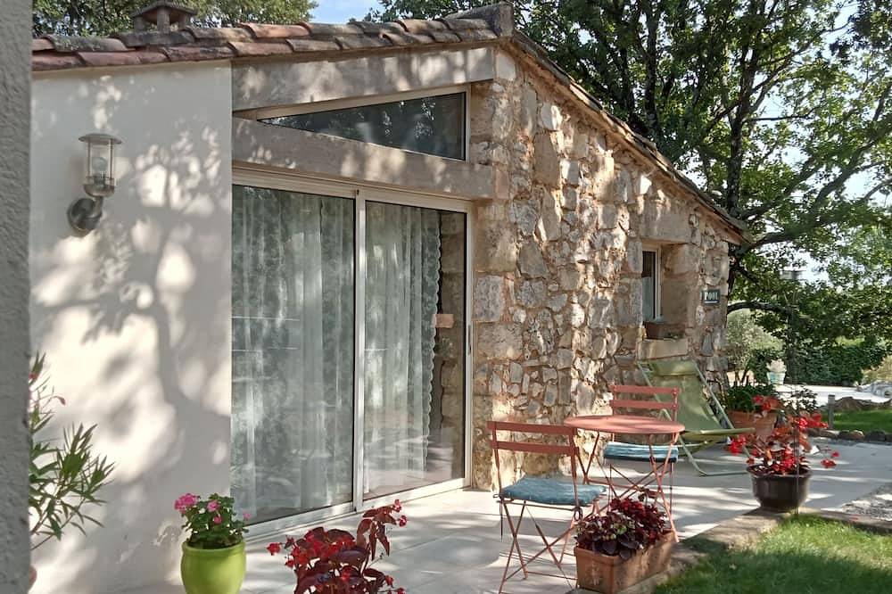 Gite sous les chênes près Uzes pont du gard in Lussan, Région de Nîmes