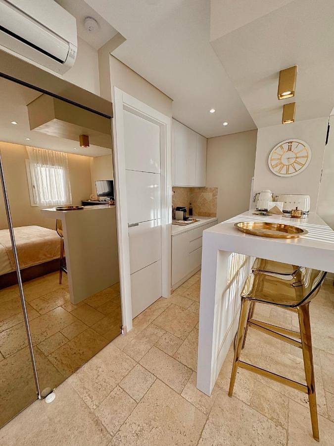 Gîte pour 2 personnes, avec terrasse dans Plage de la Bouillabaisse - 2