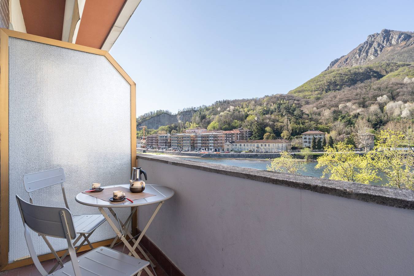 Entire apartment, Lecco Lakefront Retreat in Lecco, Prealpi Bergamasche Occidentali