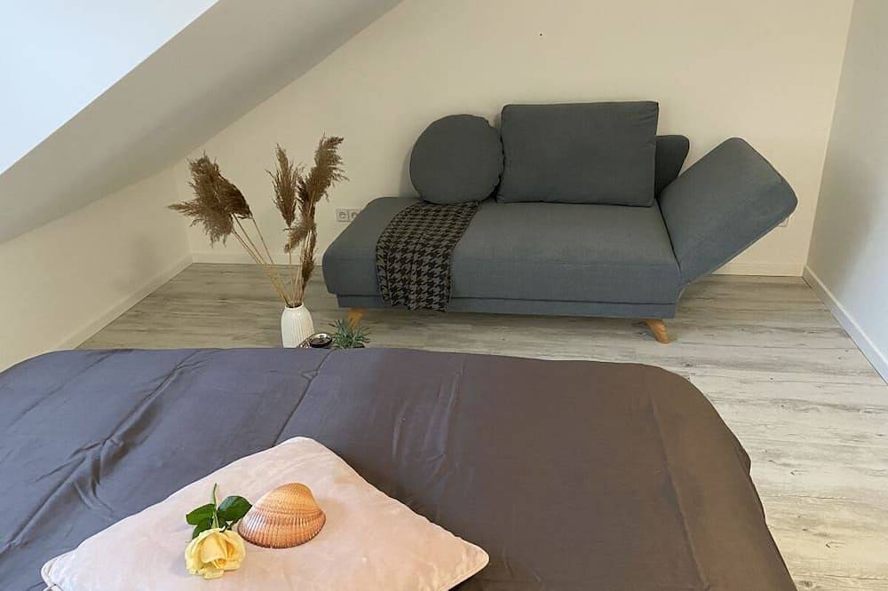 Ganze Wohnung, Luxuriöse Ferienwohnung mit Balkon, Dachterrasse und atemberaubendem Wasserblick in Lietzow, Bergen auf Rügen und Umgebung