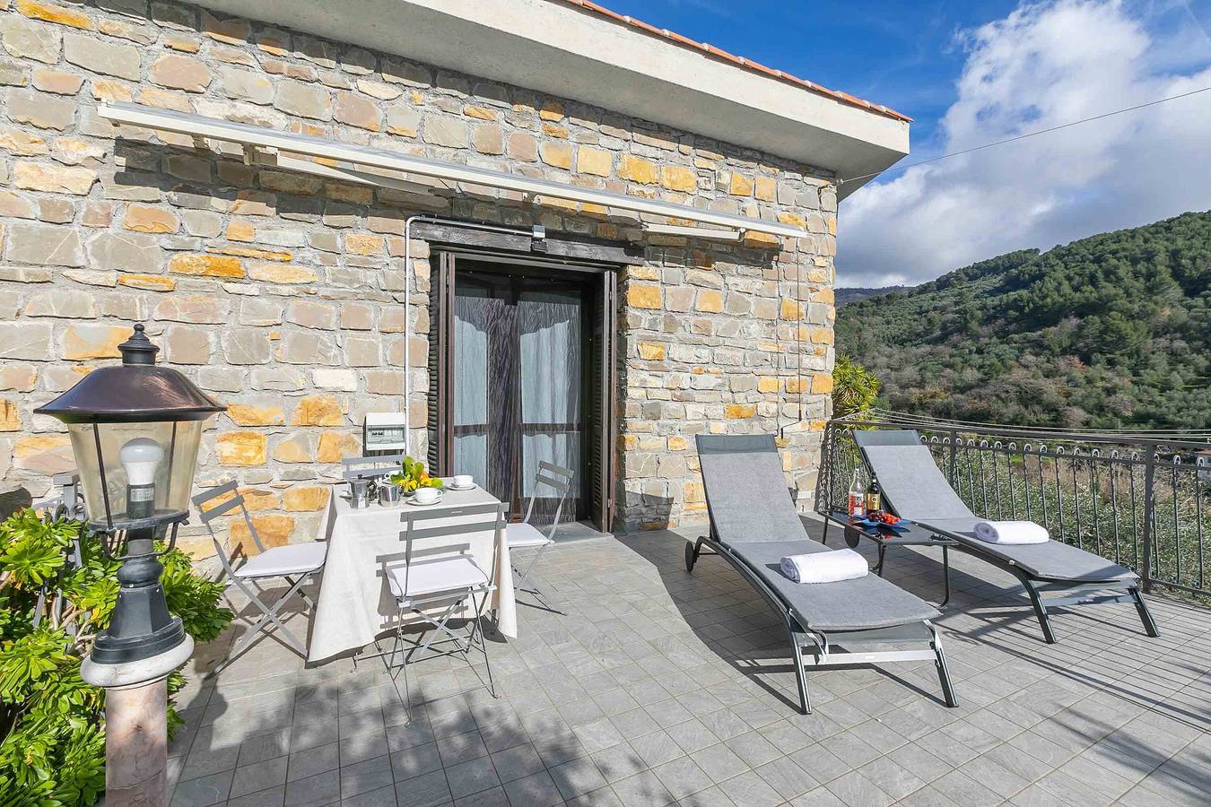 Villa Breezy Way - Among Greenery in San Bartolomeo al Mare, Riviera di Ponente