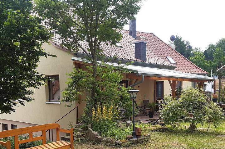 Ferienwohnung für 6 Personen, mit Terrasse und Garten