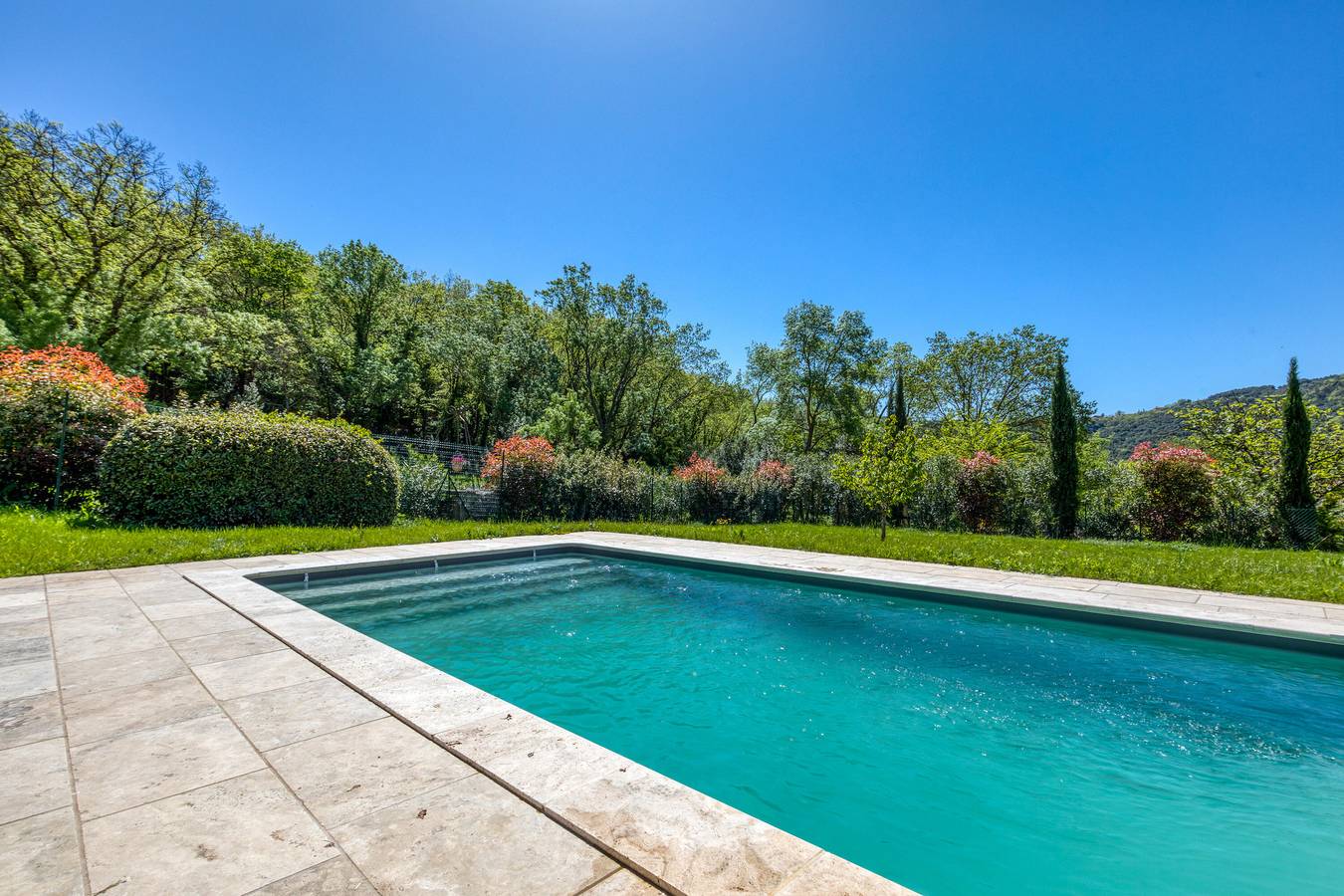 Holiday Home 'Maison De Village' with Private Pool, Wi-Fi and Air Conditioning in La Tour-sur-Orb, Béziers region