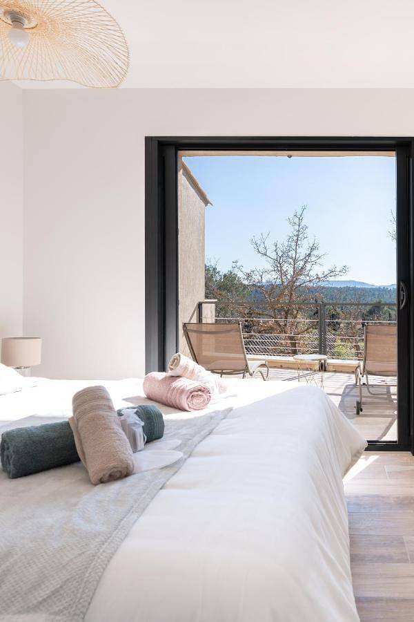 Location de vacances pour 6 personnes, avec terrasse et vue à Beaurecueil - 2