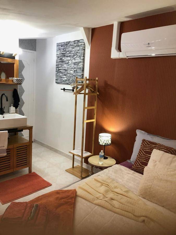 Double Room with Private Bathroom in Courson, Noues de Sienne