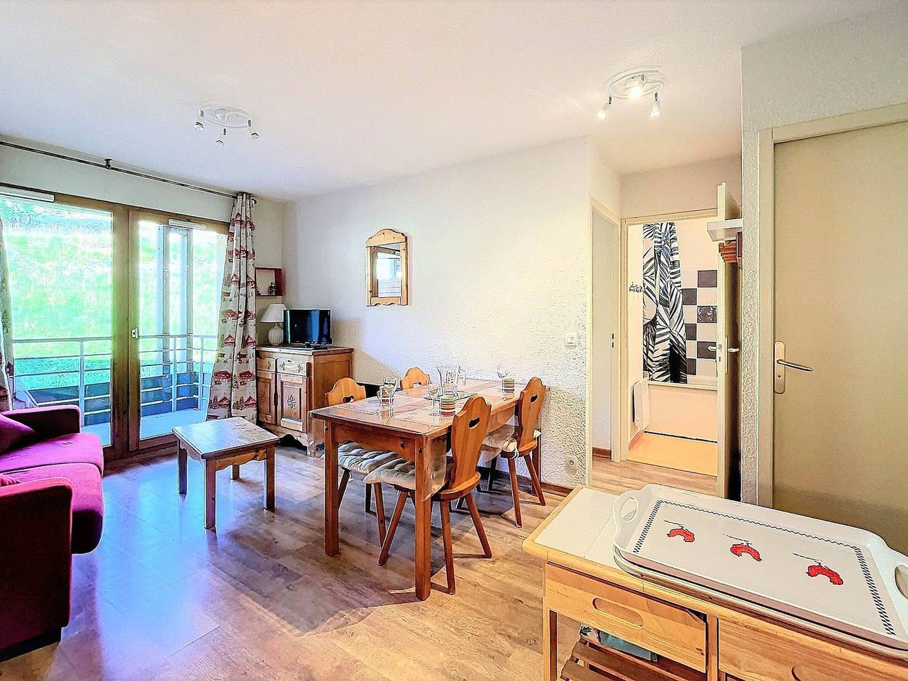 Apartamento entero, Hermoso apartamento de 2 habitaciones a pie de pistas con balcón y acceso a piscina in Le Corbier, Villarembert