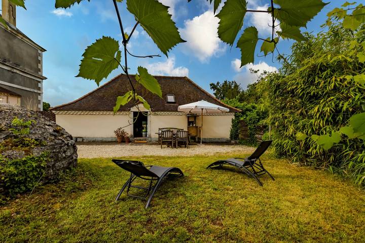 Salle de Musique – Holiday Home with Hillside Views and Pool in La Boissière-d'Ans, Périgord Blanc