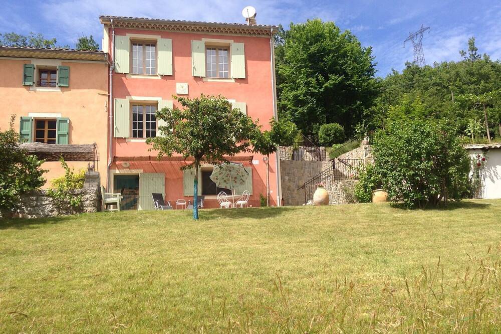 Entire apartment, Castellane the Verdon Gorges Grand new studio in Castellane, Verdon Regional Natural Park