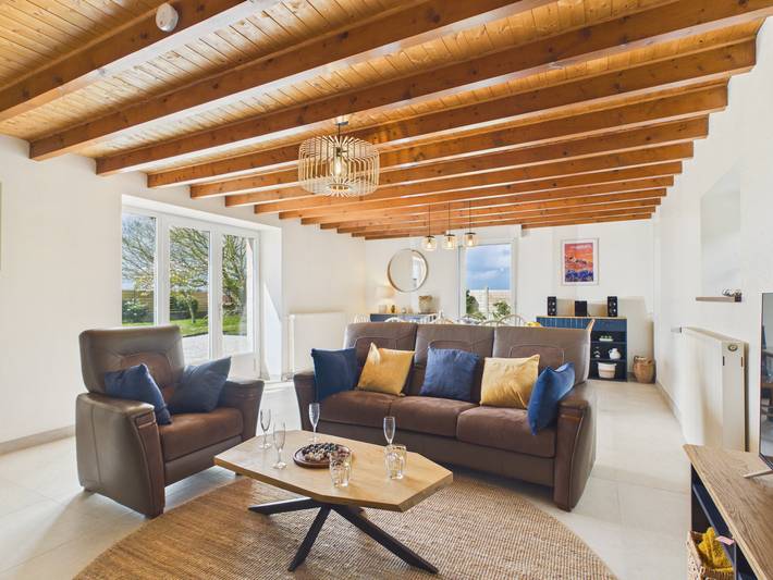 Location de vacances pour 7 personnes, avec terrasse et jardin à Plouider