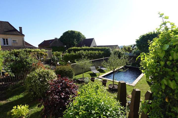 Gîte pour 2 personnes, avec piscine ainsi que vue et jardin à Marquay - 3