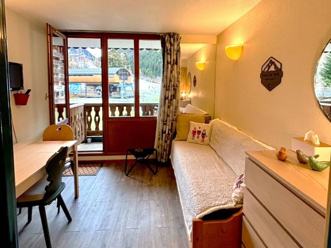 Estudio entero, Estudio 4 personas, en centro de estación, balcón sur, no fumadores in Valfréjus, Modane