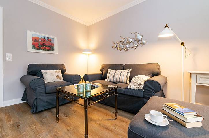 Ganze Wohnung, 3-Zimmer-Ferienwohnung im Eg für max. 3 Personen mit Terrasse & Strandkorb. in Wenningstedt, Sylt