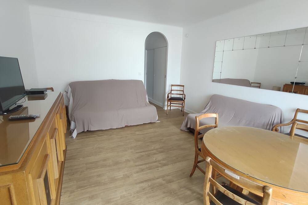 Appartement entier, Magnifique  vue  Mer Tout confort. Climatisé. 50 m de la plage. Wifi  et Freebox in Juan-les-Pins, Antibes