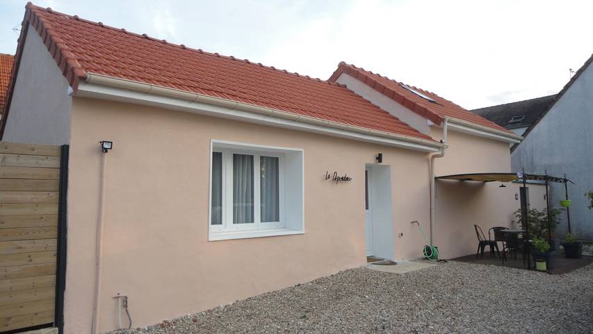 Gîte pour 4 personnes, avec terrasse à Quincy-Voisins