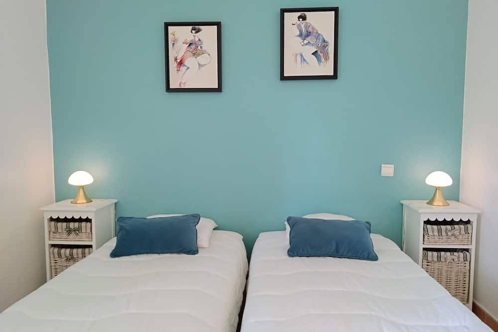 Pretty House With Garden In Residence With Swimming Pool in Antibes, Mittelmeerküste (Frankreich)