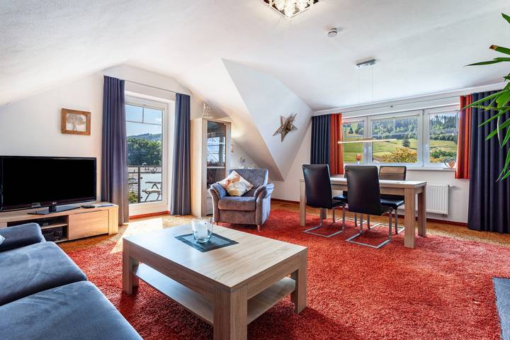 Entire apartment, Haus Schönblick - Fewo Sarina 2 with Mountain View, Balcony, and Wi-Fi in Willingen, Upland