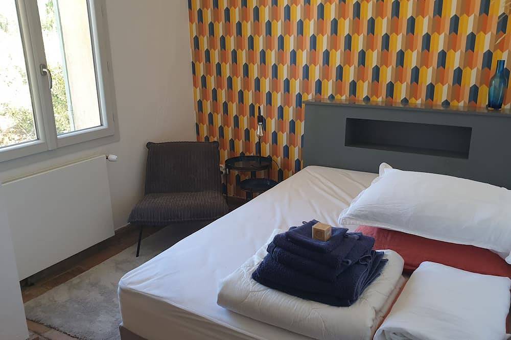 Villa with heated pool facing the Sainte Victoire in Rousset, Région d'Aix-en-Provence