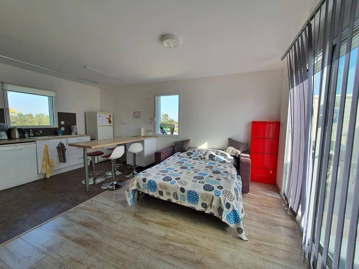 Appartement entier, Apartment with Pool View in Saint-Gély-du-Fesc, Côte méditerranéenne (France)