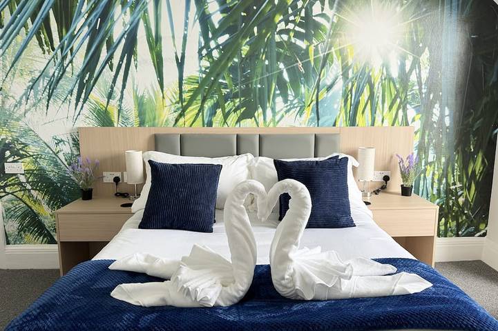 Spectacular beach front luxury house, sleeps 22+ in Bude, Cornwall