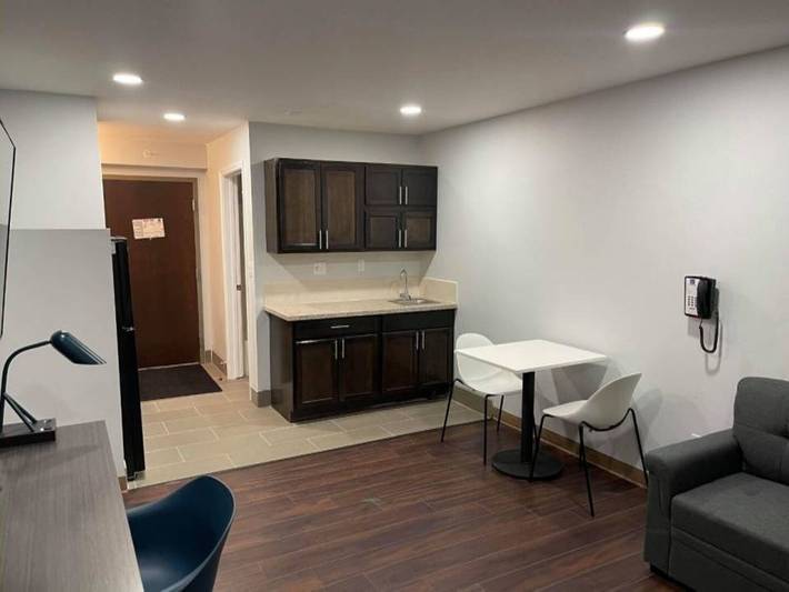 Apartamento entero, 1 cama tamaño queen | Cocina Nsmk, sofá cama in Peoria, Condado de Peoria