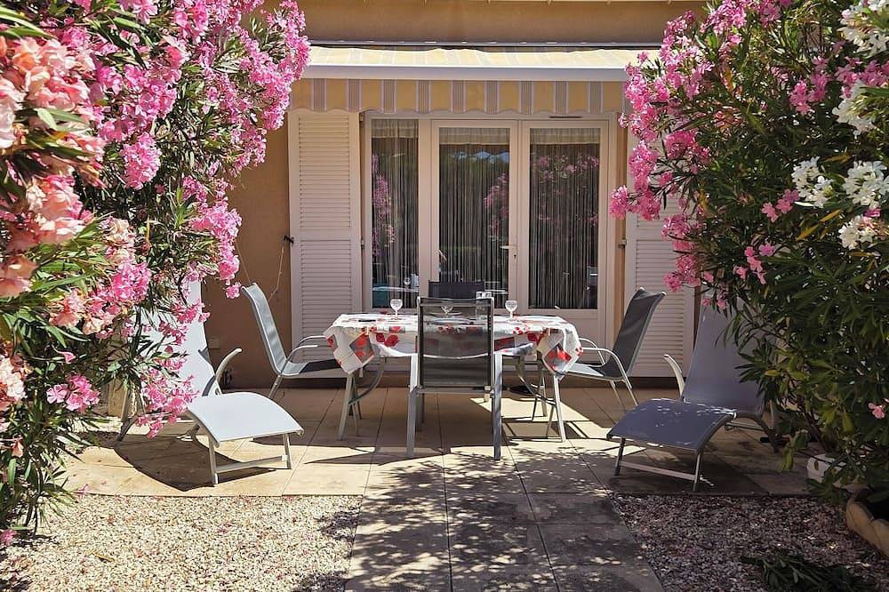 Charmante petite maison dans résidence avec piscine. in Saint Pierre la Mer, Fleury