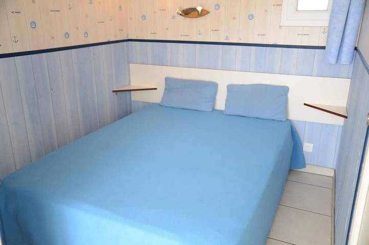 Location de vacances pour 2 personnes, avec terrasse ainsi que piscine et jardin, animaux acceptés dans Plage Porz Liogan Le Conquet - 3