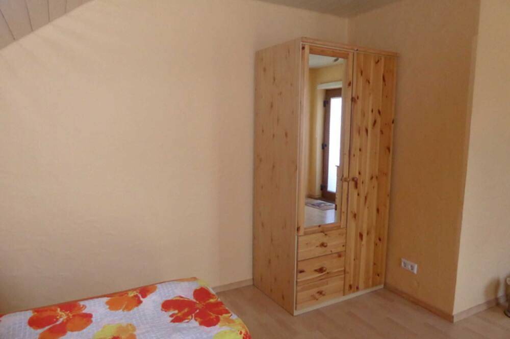 Doppelzimmer Nr. 4, ca. 22m², Etagenbad - Bea´s Gästezimmer in Europa-Park, Herbolzheim
